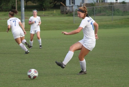 Women's soccer falls on the road at Huntingdon